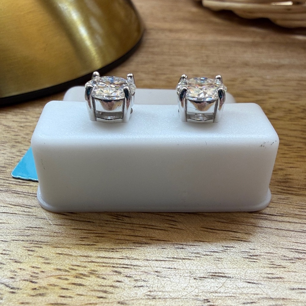 Elegant Sterling Silver 925 8mm 4.00tcw Moissanite Stud Earrings nwt - Picture 3 of 5